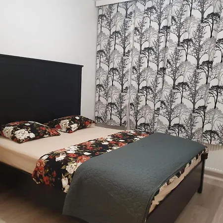 Air Conditioned 3 Room Apartment Central Location *